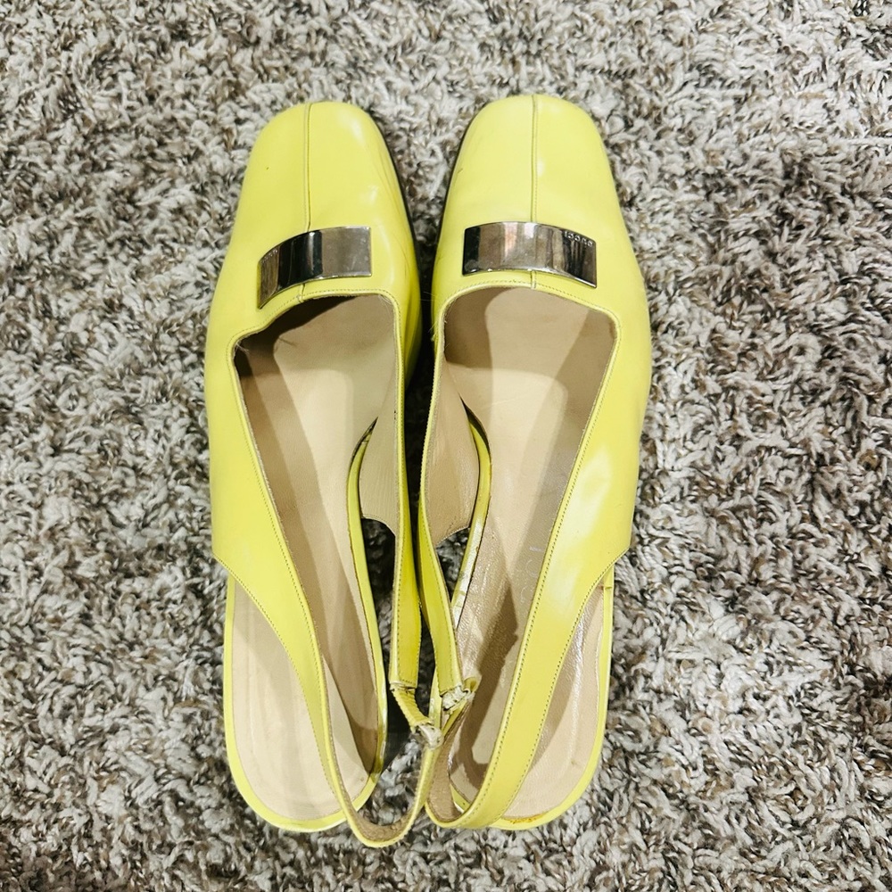 Vintage Gucci shoes heels in excellent condition.